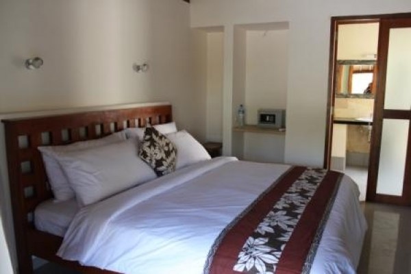 gili-air-waterfront-bungalows-room